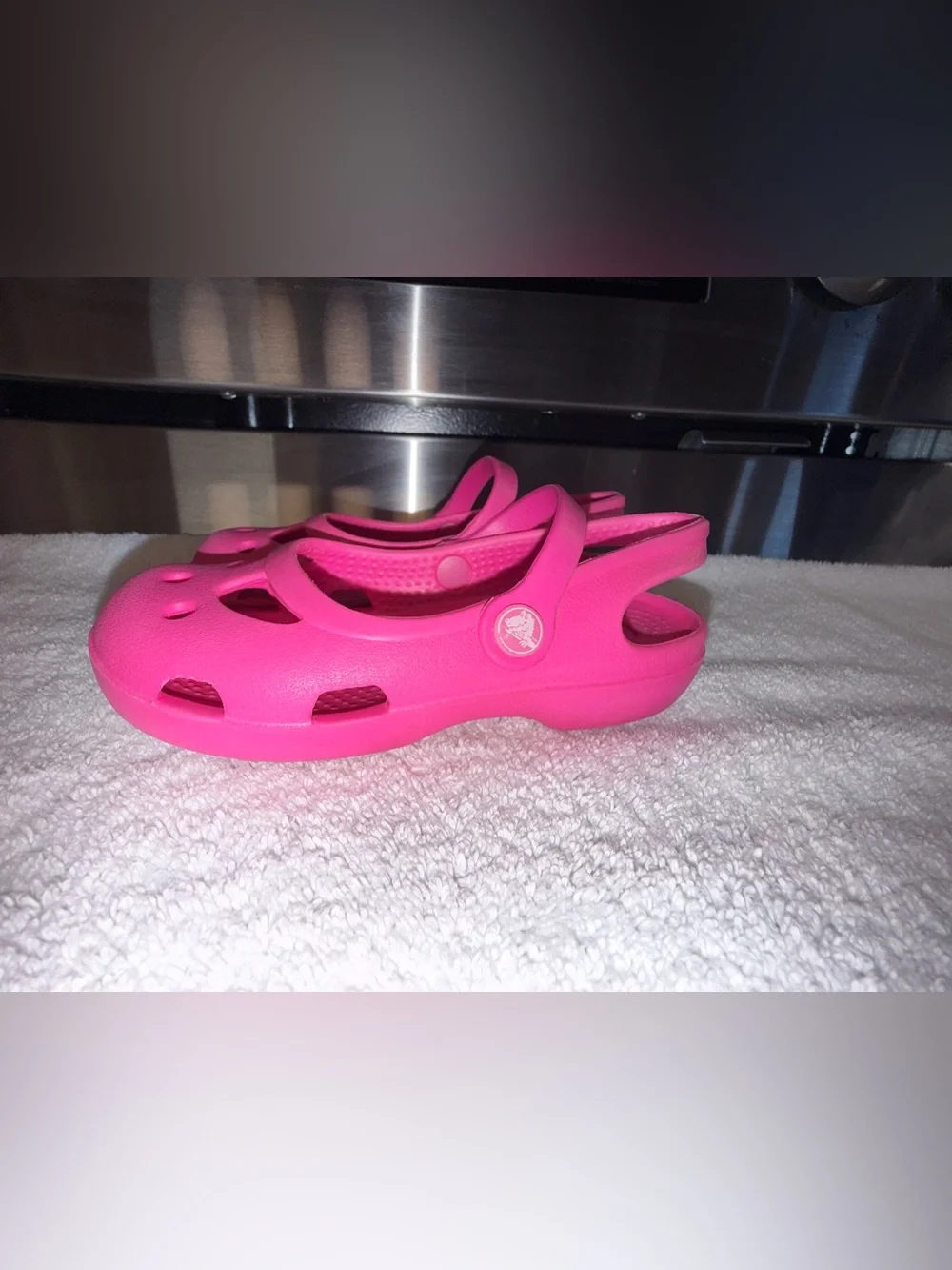 CROCS vibrant pink